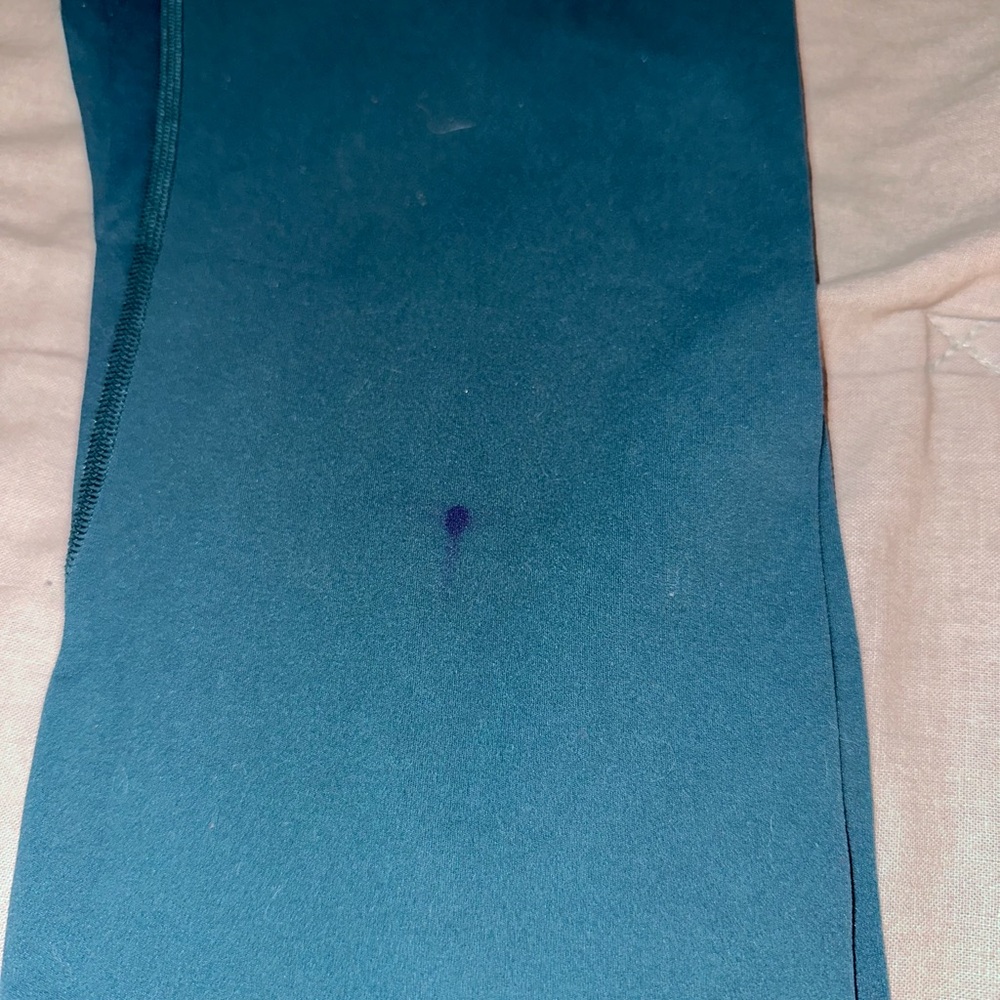 Lululemon Athletica Align High-Rise
Pant 28" in Green Jasper - Picture 6 of 6